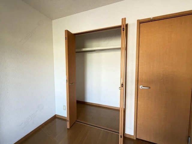 中洋室収納
