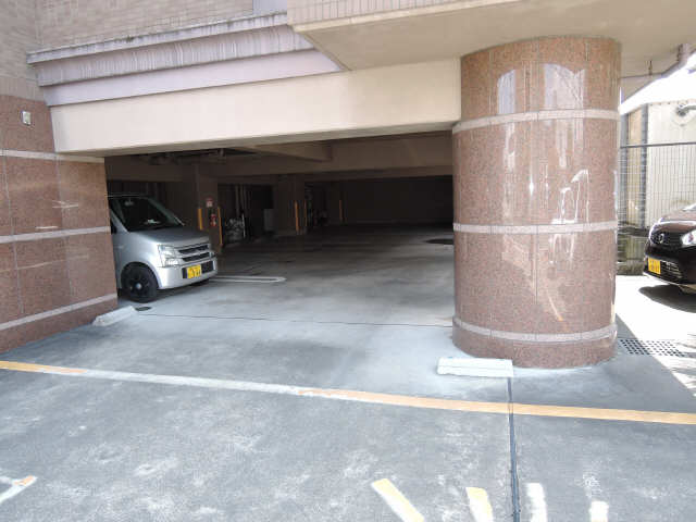 屋根付駐車場