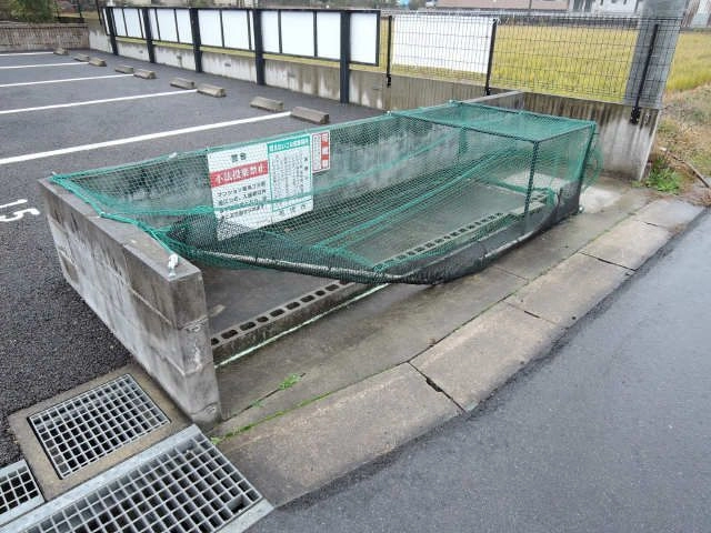 敷地内ゴミ出し場