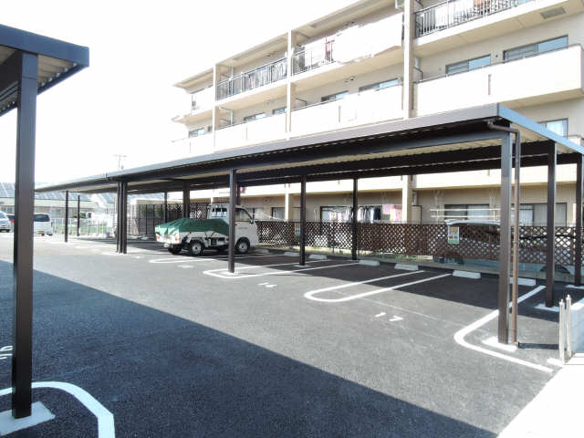 駐車場（屋根ありの場所）