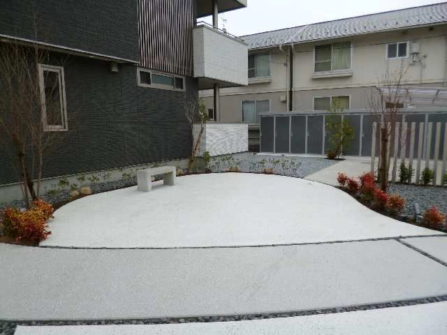 敷地内