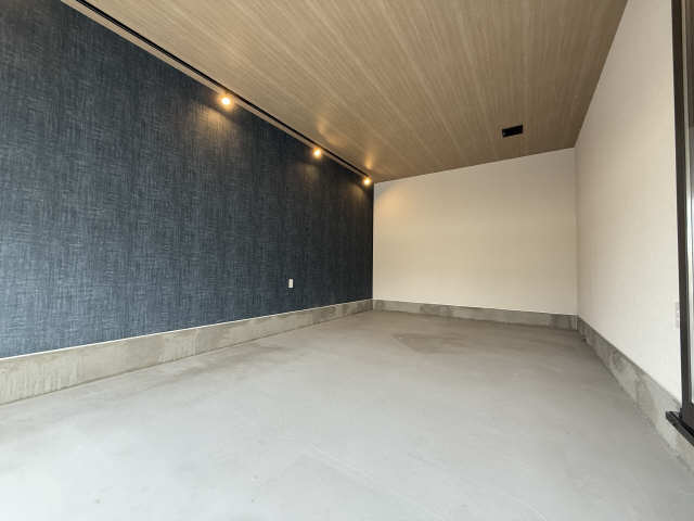 シャッター付きガレージ