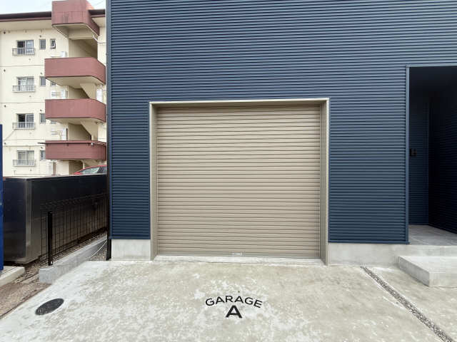 シャッター付きガレージ