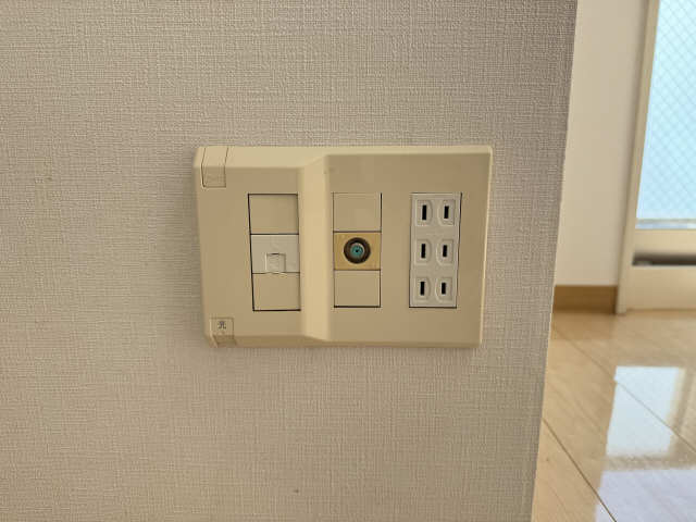 マルチメディアコンセント