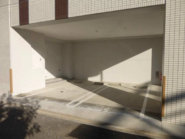 西側駐車場