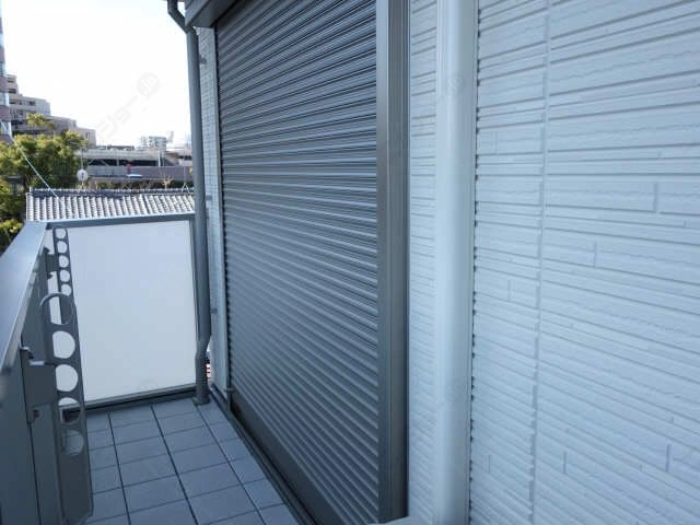 シャッター式雨戸