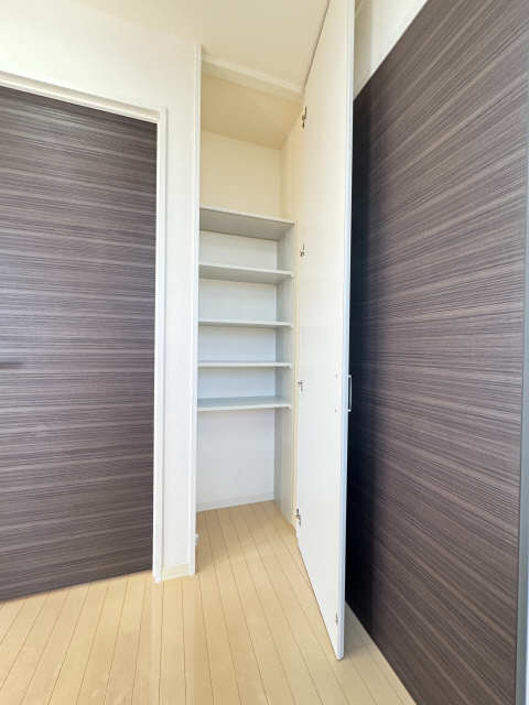 キッチン横の収納