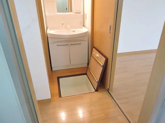 洗面前床下収納