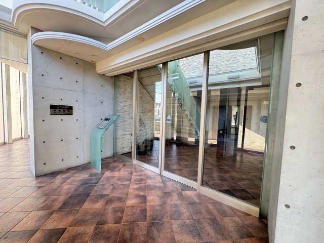 建物入り口部分