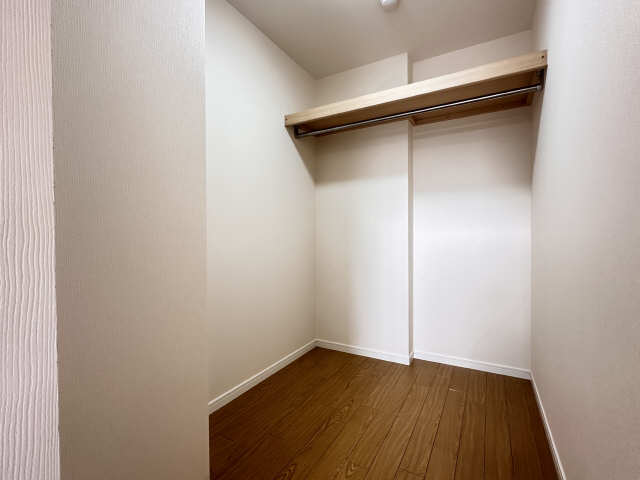 ウォークインクローゼット内