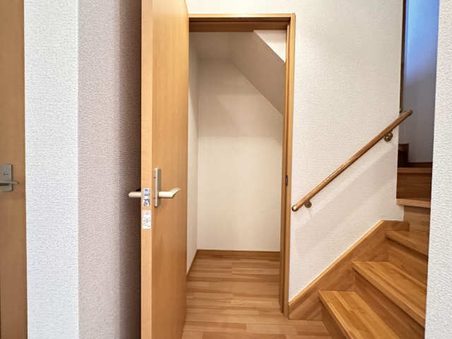 収納（階段下）