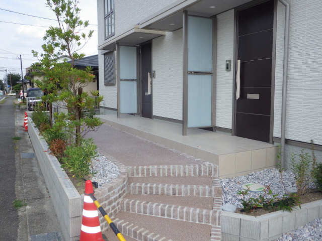 玄関アプローチ