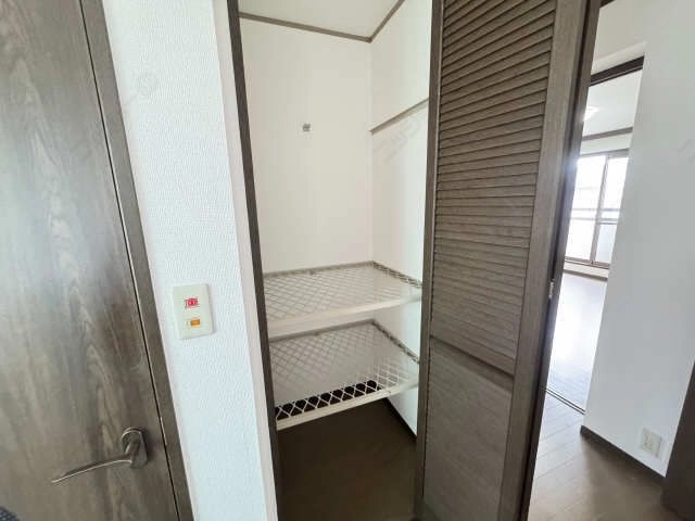 収納（２階通路）