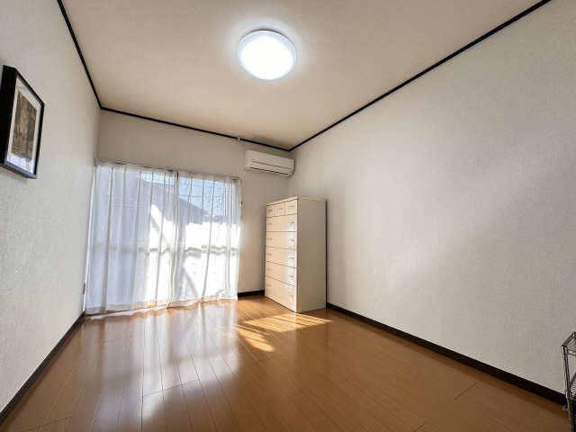 洋室（１階西）