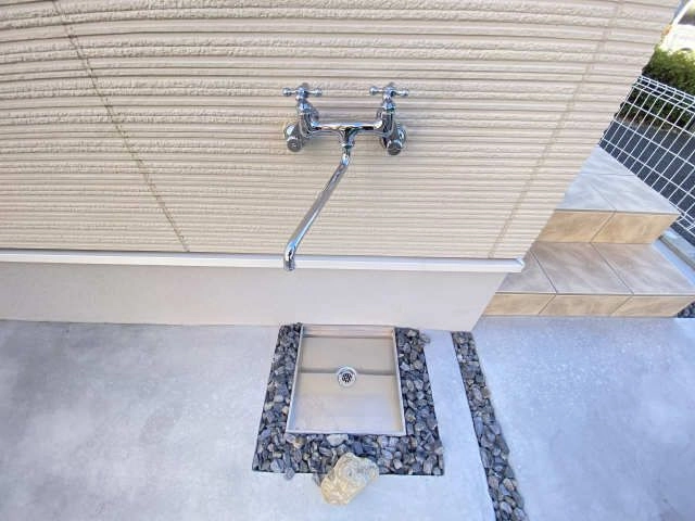 温水式足洗い場